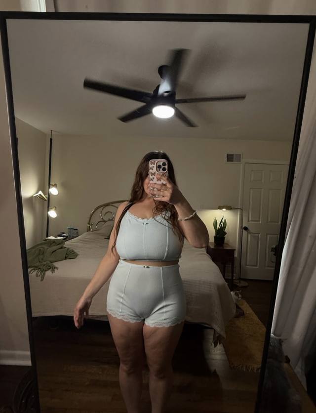 Available for nasty fun, massage and loads of kinks because I'm a massage and sex therapist ❤️😍🤩I do Incall and outcall text