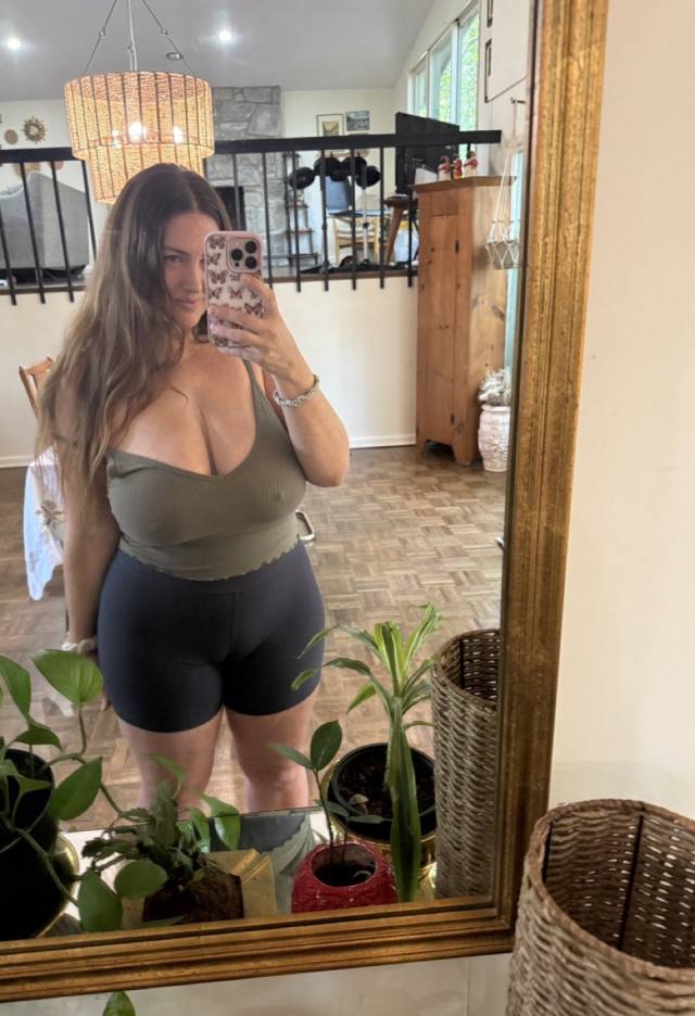 Available for nasty fun, massage and loads of kinks because I'm a massage and sex therapist ❤️😍🤩I do Incall and outcall text