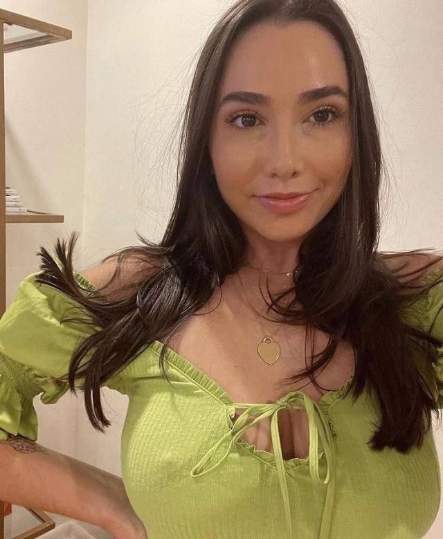 NO PAYMENT REQUIRED- SEXY SINGLE MOM FOR MEET AND FUCK AS LONG AS YOU KNOW HOW TO USE YOUR DIVK 🍑🍑💦💦 🍆