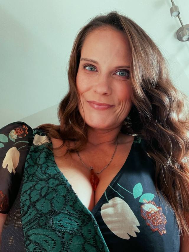 Matured sexy lady seeking fun and some good sex get paid incall or Outcall and a NURU MASSAGE therapist NURU Massage Full
