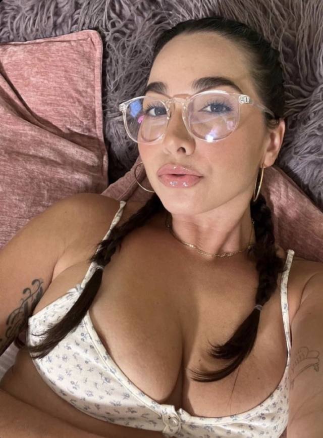 NO PAYMENT REQUIRED- SEXY SINGLE MOM FOR MEET AND FUCK AS LONG AS YOU KNOW HOW TO USE YOUR DIVK