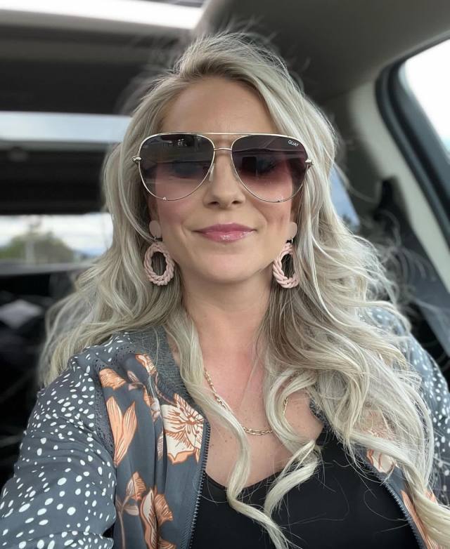 MOST SEXY THERAPIST ON THIS WEBSITE. JAIME IS BACK😍😍HOT MOM ONLINE