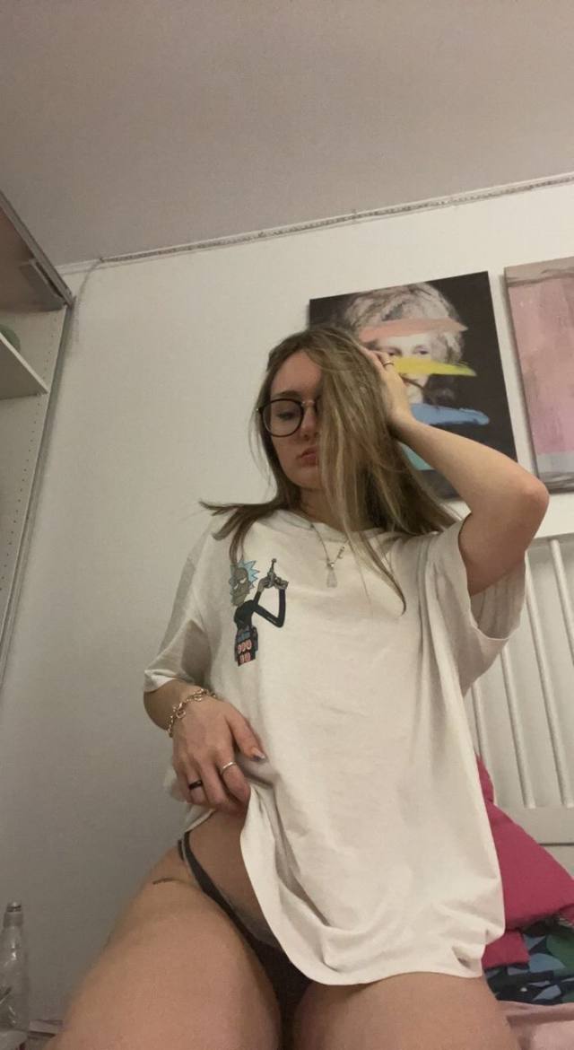 I’m in need of a friend with benefits ❤️👅🍆🍑