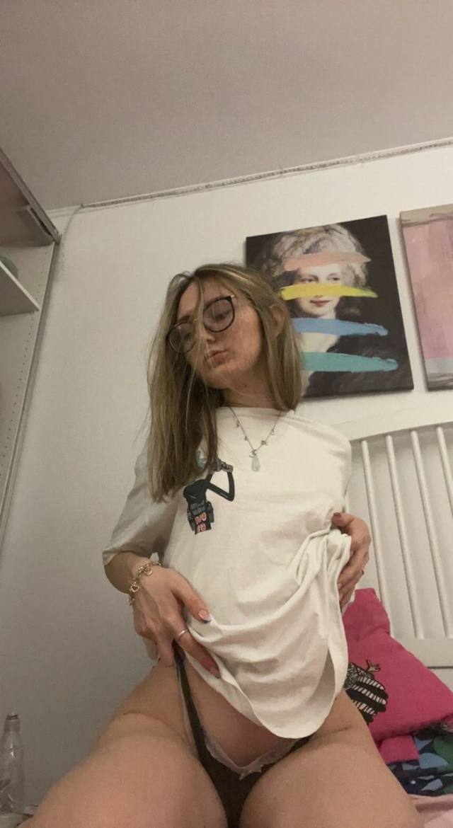I’m in need of a friend with benefits ❤️👅🍆🍑