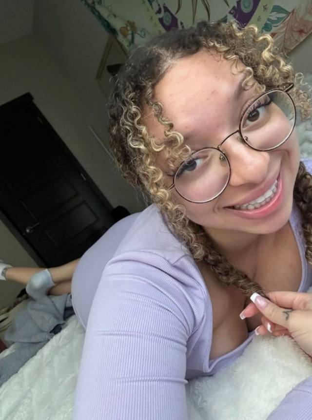 I’m available for hookup at cheap rate text me on iMessage 💬 +17187724265