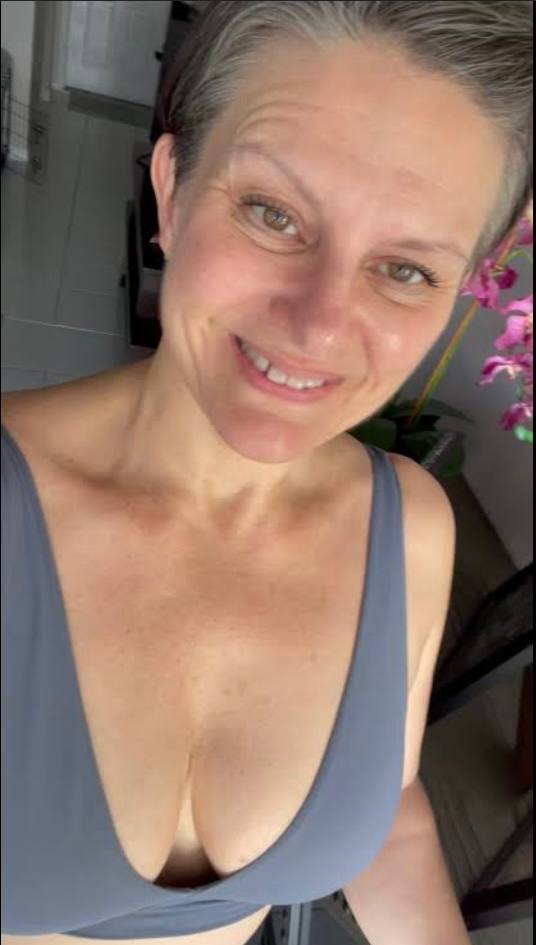 HORNY WIFE LOOKING FOR DISCREET FUN WITH A MATURE MARRIED MAN WHO DOESN’T KISS AND TELL