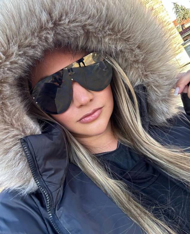 Elegant, Genuine, and Looking for a Mature Gentleman to Share Life With