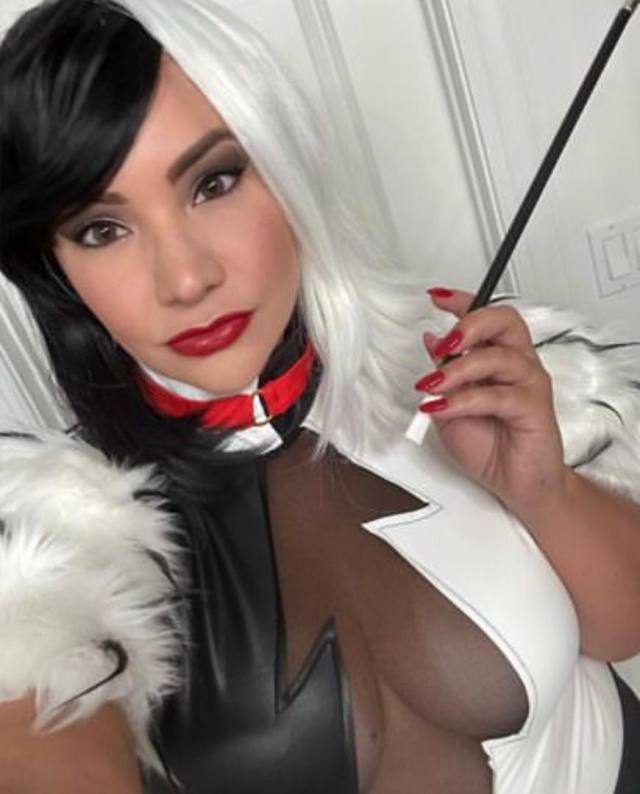 Elegant, Genuine, and Looking for a Mature Gentleman to Share Life With