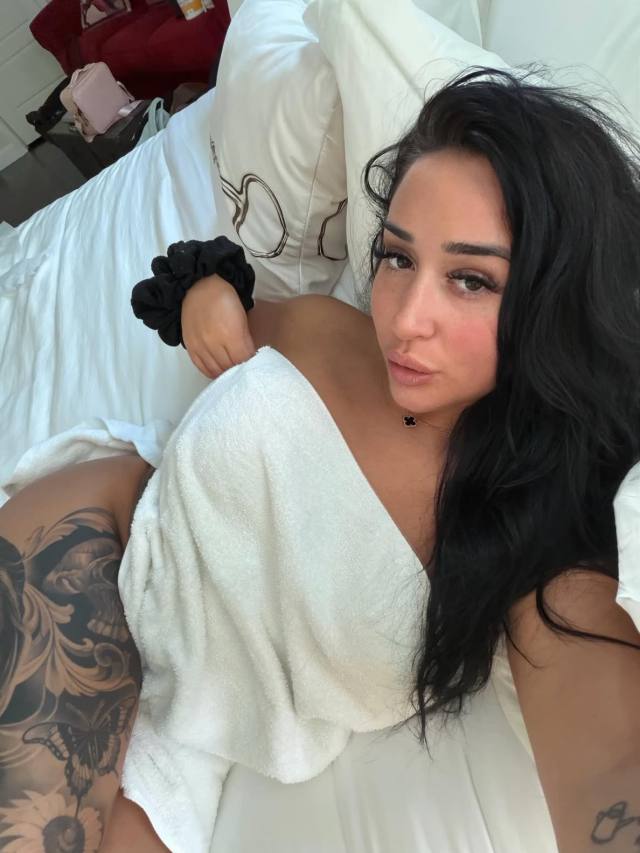 👅I AM LOOKING FOR A NICE COCK TO **** SERVICE💠AVAILABLE CAR/HOME/HOTEL INCALL AND OUTCALL