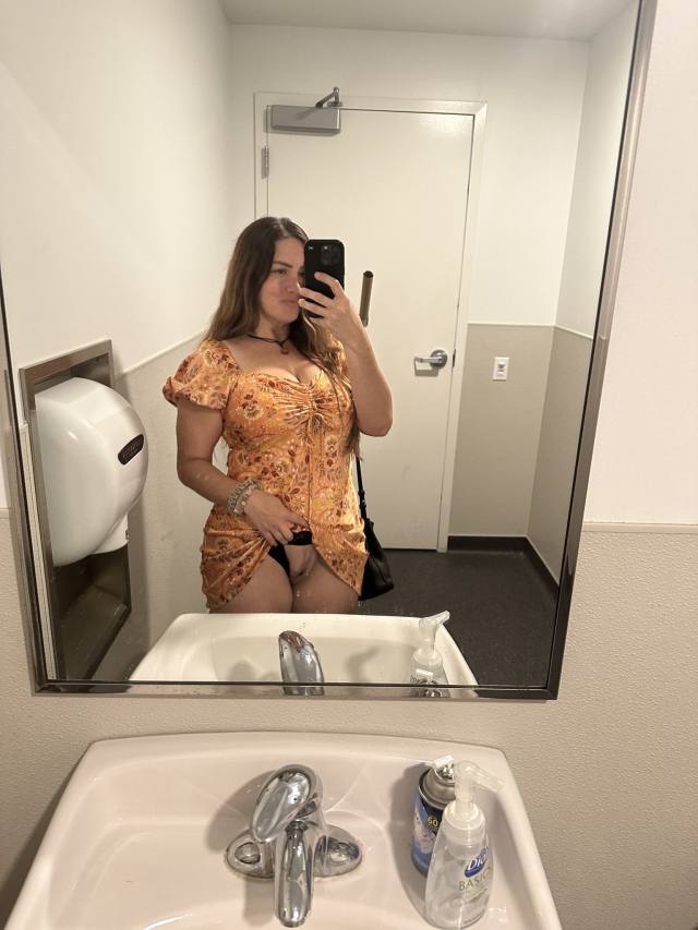 Available for nasty fun, massage and loads of kinks because I'm a massage and sex therapist ❤️😍🤩I do Incall and outcall text