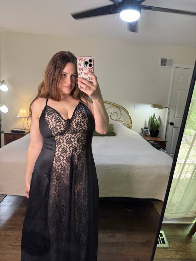 Available for nasty fun, massage and loads of kinks because I'm a massage and sex therapist ❤️😍🤩I do Incall and outcall text