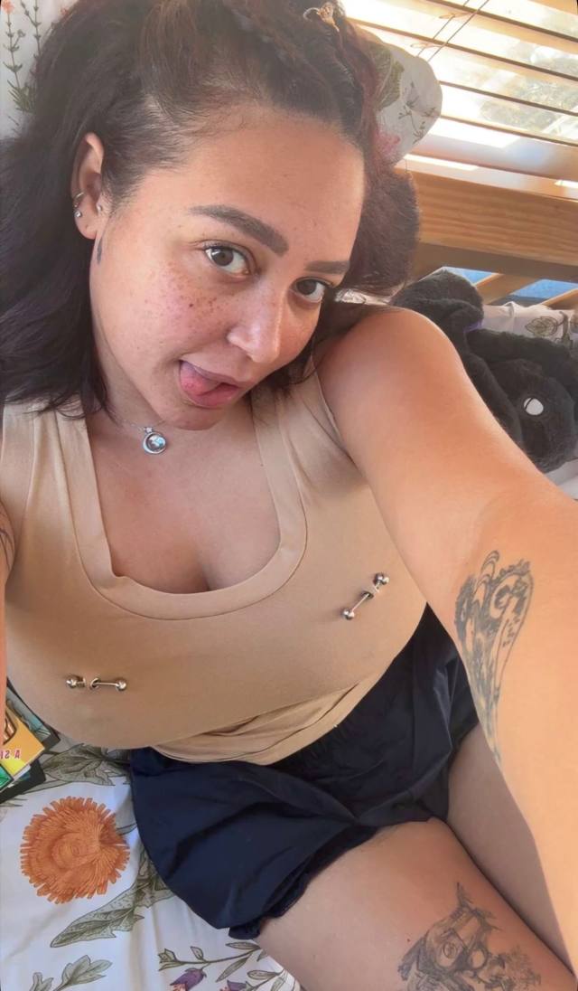 I’m a licensed mobile massage therapist. I offer different types of body massages, therapy, and relaxation services at fair a