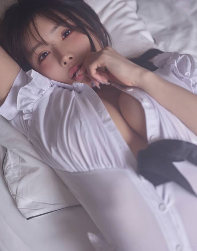 Yoo I’m sexy Asian rose❤️Best in Town Real Upscale Discreet Playful Bombshell Available 24/7 phone #: +1 (412) 225-4396 Whats