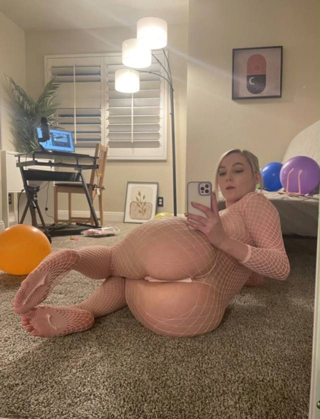 home, if need to relieve some stress? I can help you with  that! My amazing head game, and tight wet, juicy 😻 will guarantee