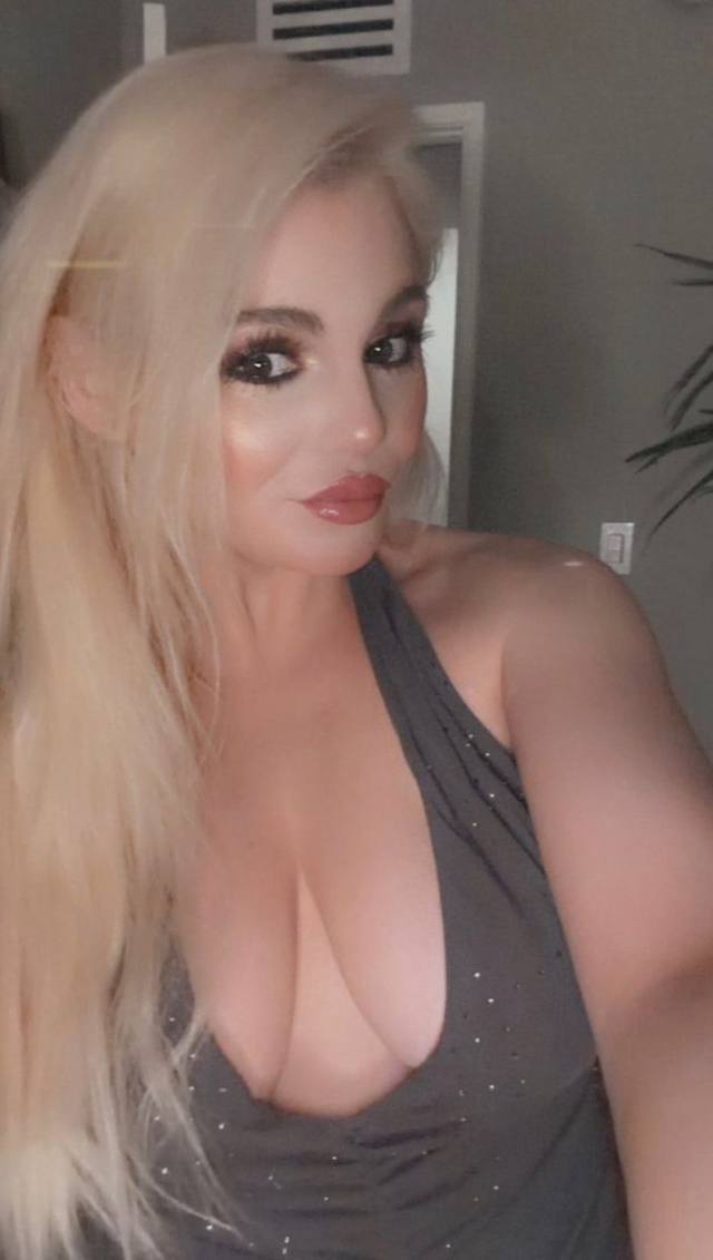 Sweet, fun-loving, and ready to meet someone special. Looking for a sincere man who values honesty, loyalty, and good vibes.