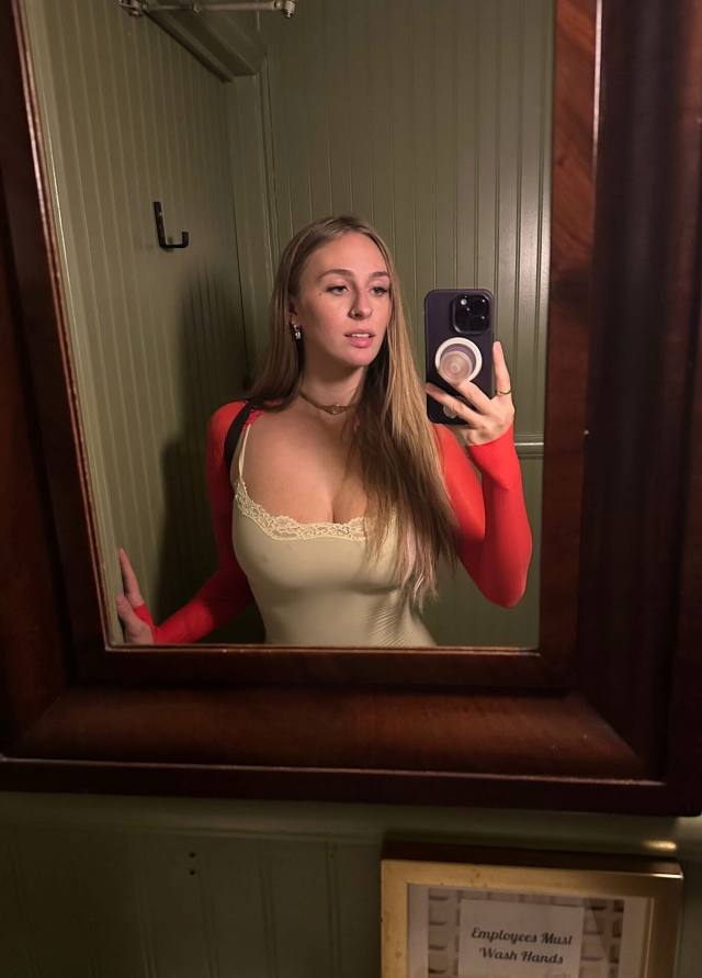 NO PAYMENT REQUIRED- SEXY SINGLE MOM AVAILABLE FOR MEET AND FUCK AS LONG AS YOU KNOW HOW TO USE YOUR DIVK 🍑🍑💦💦🍆