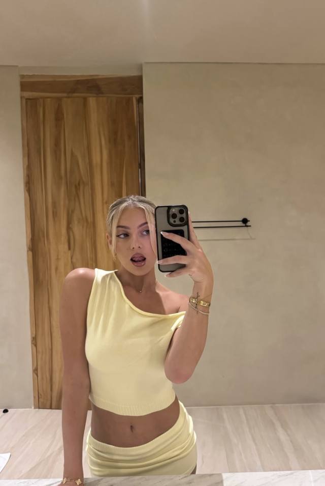 I’m available 24/7 come enjoy yourself with me TEXT: +1 504 519 8440  WhatsApp : +1 724 793 9272 Discord: chloegulu
