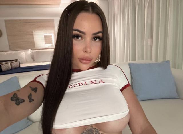 Check me out babe ,I’m sexy and extremely naughty 😜😜🍑🍑