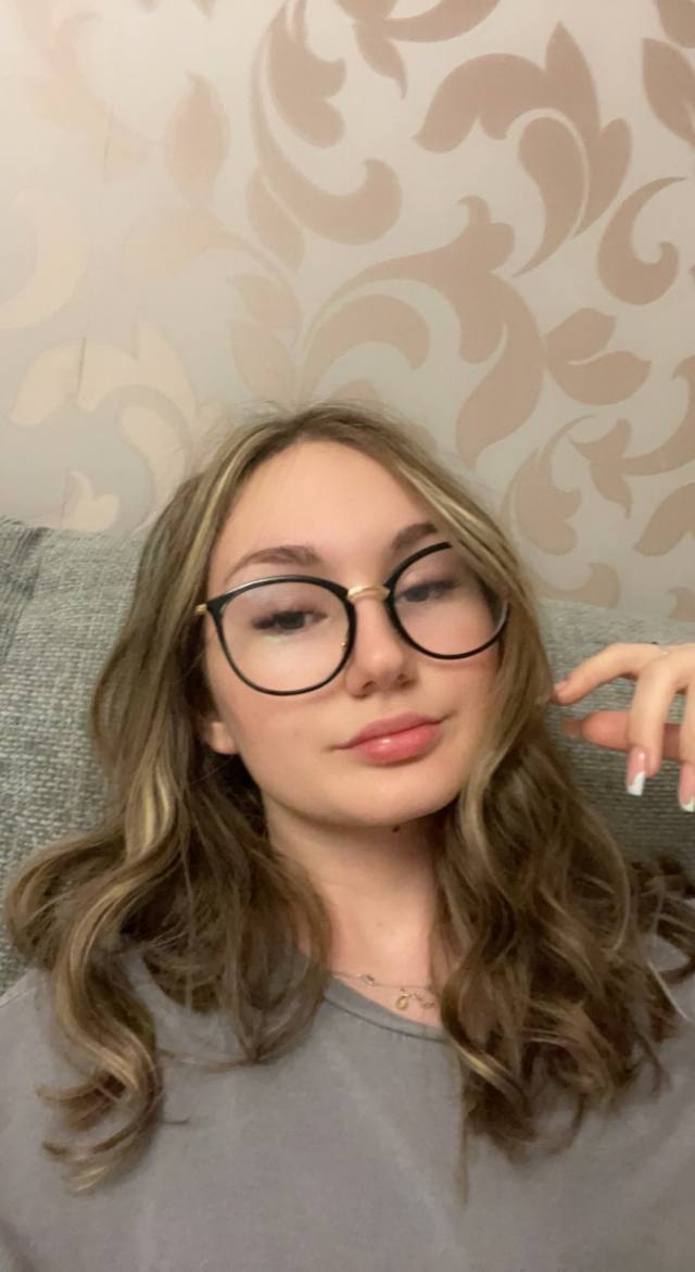 Pretty 🥰 young professional masseur available for body rubs with happy endings