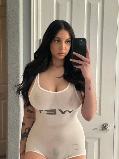 STELLA Latino  therapist I’m a naughty squirter I give full body massage with sex and blow job🍆🍑💦