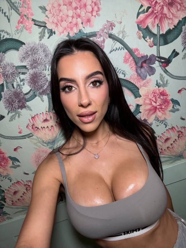 Hello i’m in town looking to have an amazing experience 💦❤️ this is Marissa