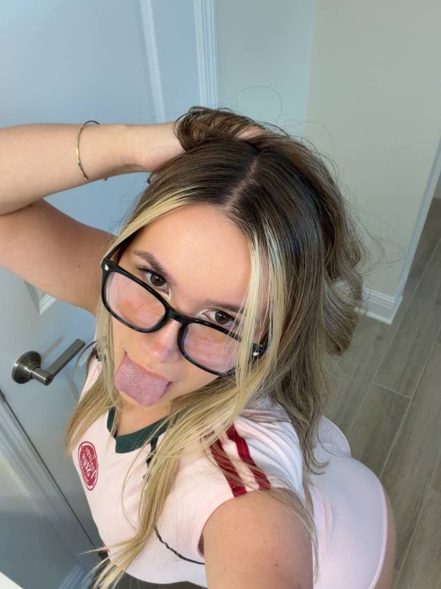 NO PAYMENT REQUIRED- SEXY SINGLE MOM FOR MEET AND FUCK AS LONG AS YOU KNOW HOW TO USE YOUR DICK 🍆🍑🍆💦.