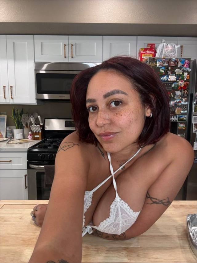 Hi, I’m Melissa Manning. I’m 36 years old, single, and ready to mingle. I’m looking to start with a genuine friendship and se