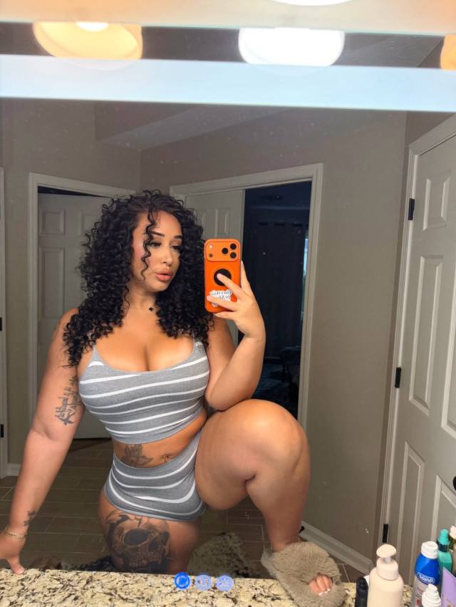👅I AM LOOKING FOR A NICE COCK TO **** SERVICE💠AVAILABLE CAR/HOME/HOTEL INCALL AND OUTCALL
