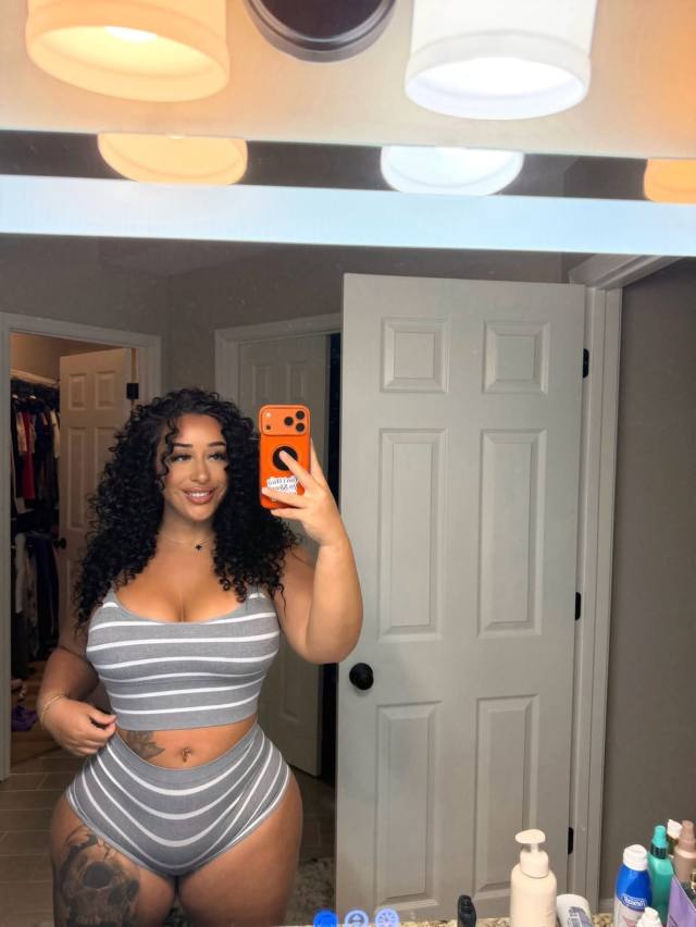 👅I AM LOOKING FOR A NICE COCK TO **** SERVICE💠AVAILABLE CAR/HOME/HOTEL INCALL AND OUTCALL