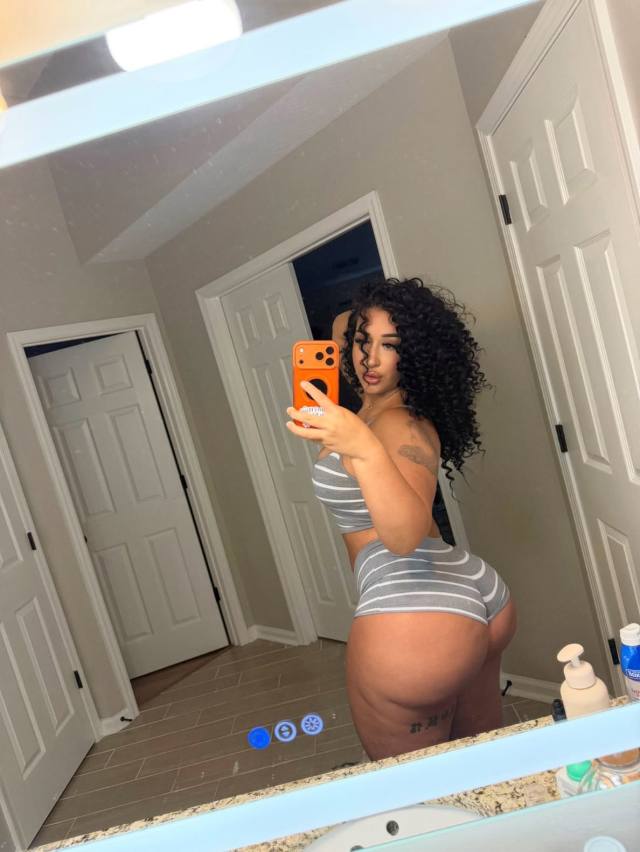 👅I AM LOOKING FOR A NICE COCK TO **** SERVICE💠AVAILABLE CAR/HOME/HOTEL INCALL AND OUTCALL