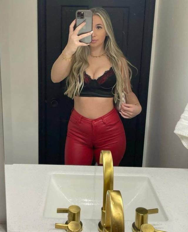 NO PAYMENT REQUIRED- SEXY SINGLE MOM FOR MEET AND FUCK AS LONG AS YOU KNOW HOW TO USE YOUR DICK 🍆🍑🍆💦.