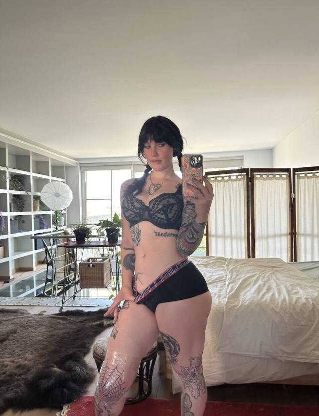 Escort and I do massage