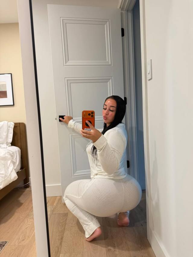 👅I AM LOOKING FOR A NICE COCK TO **** SERVICE💠AVAILABLE CAR/HOME/HOTEL INCALL AND OUTCALL