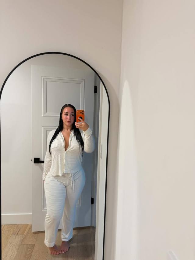 👅I AM LOOKING FOR A NICE COCK TO **** SERVICE💠AVAILABLE CAR/HOME/HOTEL INCALL AND OUTCALL