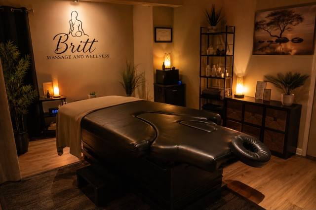 I'M A SPECIALIST & LICENSED MASSAGE THERAPIST CATERING TO MEN WHO NEED A RELAXING PROFESSIONAL MASSAGE WITH MILKY TABLE EXPER