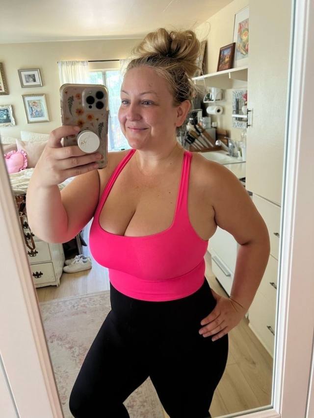 SUGAR Mom Seeks A Baby for HMU (610-333-3994) JUST BE LOYAL TO MUMMY AND ENJOY LIFE WITH ME 💜💜❤️😍