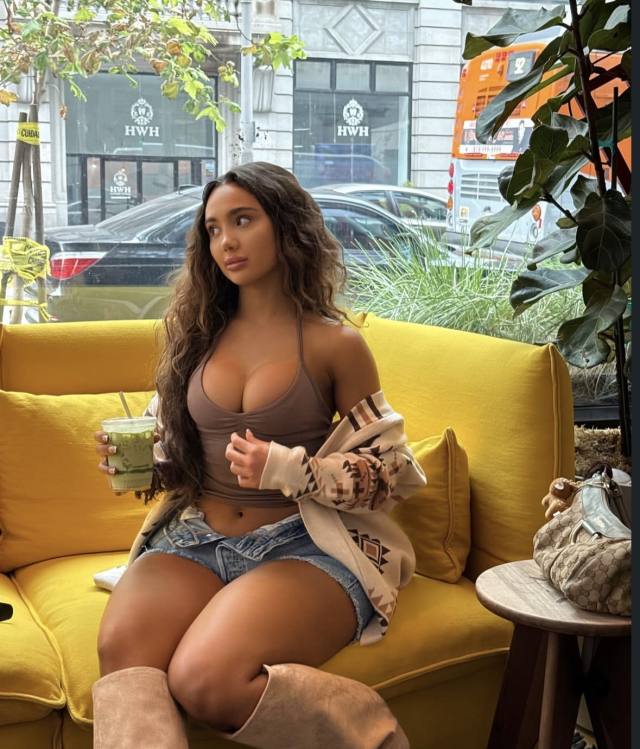 - [ ] DISCRETE  PETITE TROUBLE ITALIAN ANGEL WITH FIRE UNDERNEATH 💦 425 574 0559