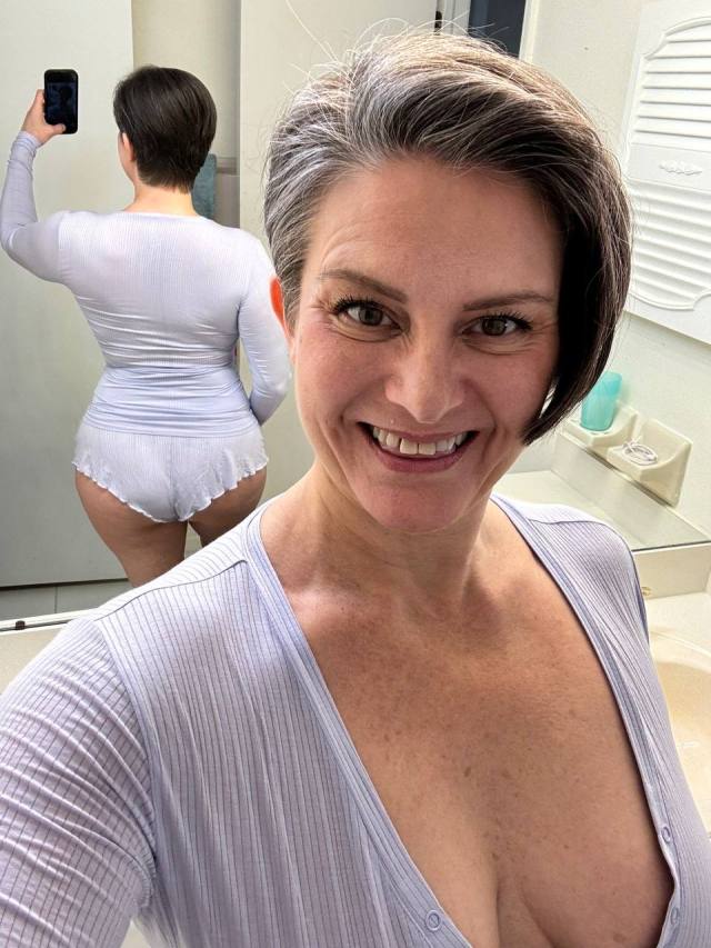 LOVE TO MEET UP WITH A DISCREET MATURE MARRIED MAN, CHAT, TEXT AND FUCK!!!!!