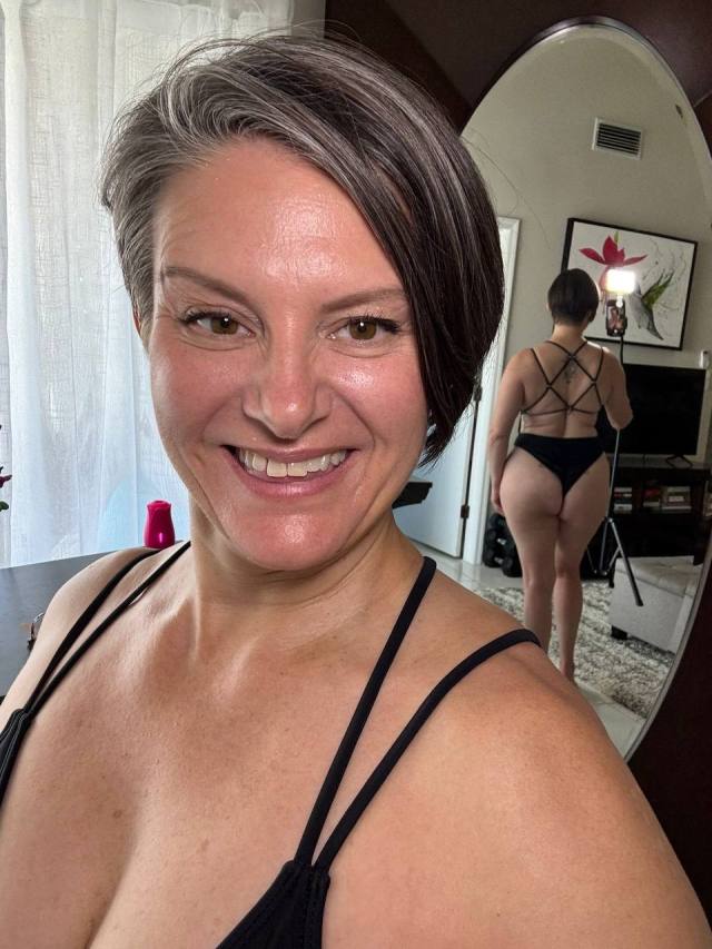 LOVE TO MEET UP WITH A DISCREET MATURE MARRIED MAN, CHAT, TEXT AND FUCK!!!!!